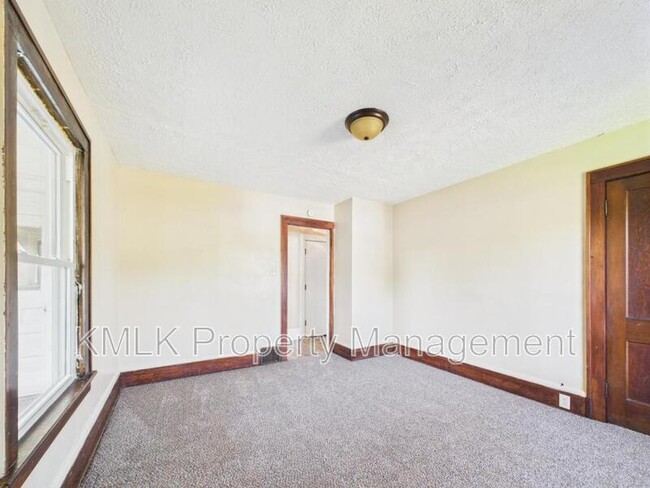 Building Photo - 855 Work Dr