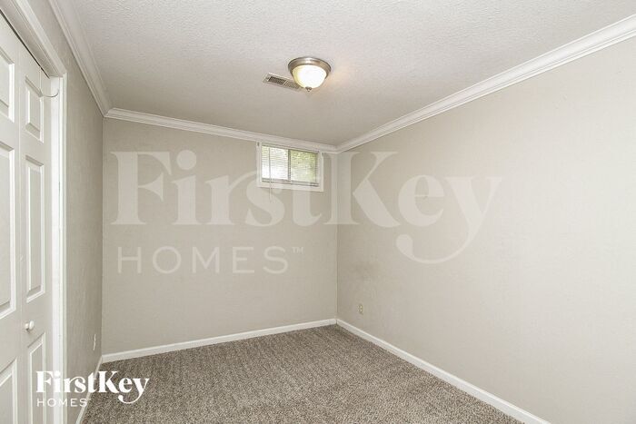 Building Photo - 1320 Maple Ln