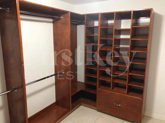 Building Photo - 241 SW 32nd Terrace