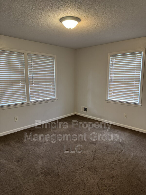Building Photo - 2217 Apple Valley Rd