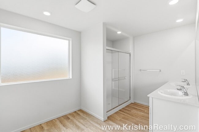 Building Photo - 5 BD | 3 BA | Brand New Construction | East Park Village | Salem Home!