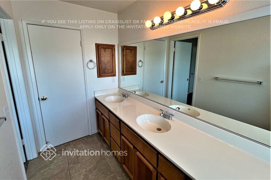 Building Photo - 3020 Twin Creeks Ln