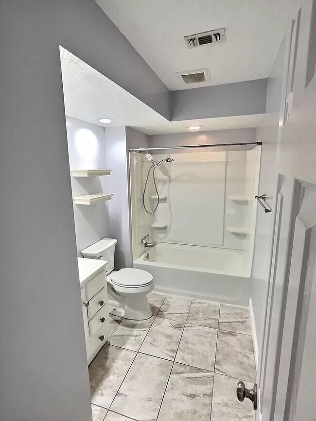 Building Photo - 118 Linnet Dr