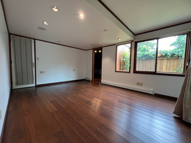 Building Photo - Palo Alto Eichler-style House (3 Beds / 2 ...