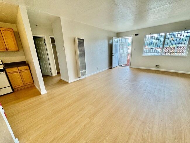 Building Photo - 2863 Brookdale Ave