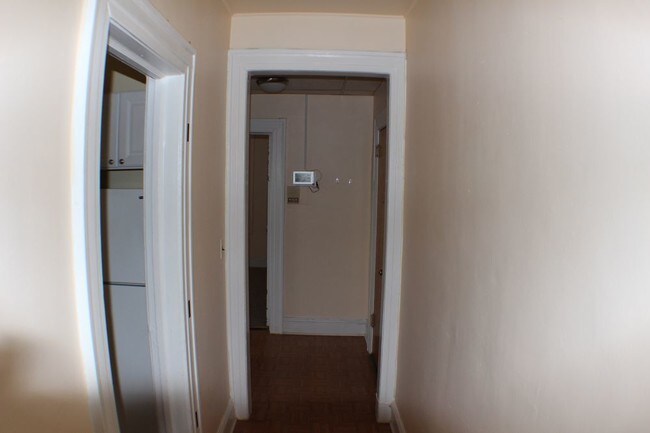 Building Photo - 305 Milburn Ave Apt 9 - 1 Bdrm Lyndhurst