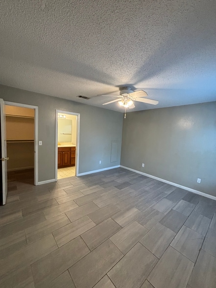 Building Photo - 300 OLYMPIA CT