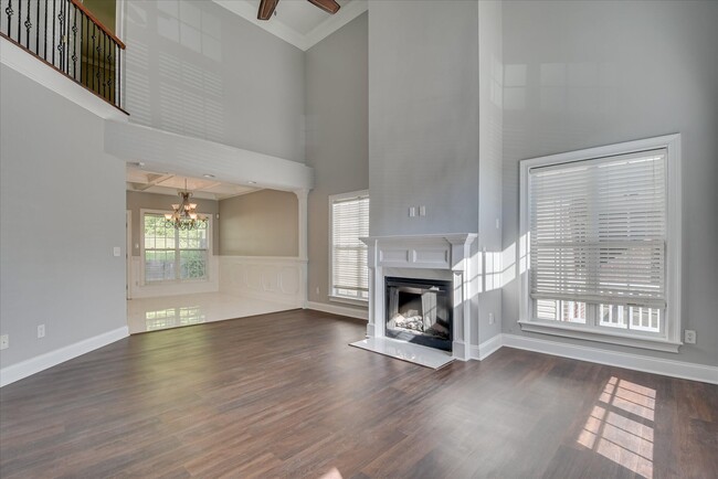 Building Photo - 2909 Aylesbury Dr