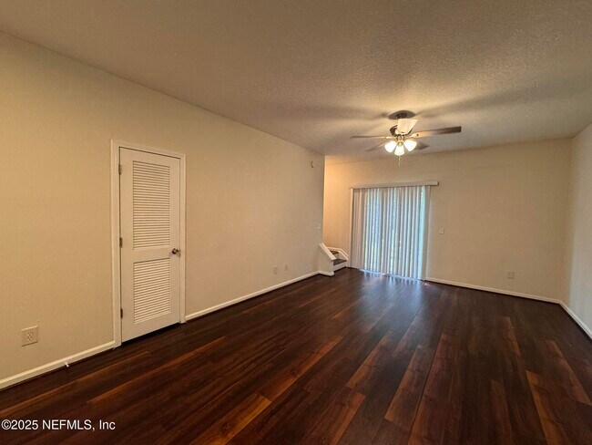 Building Photo - 485 Scrub Jay Dr