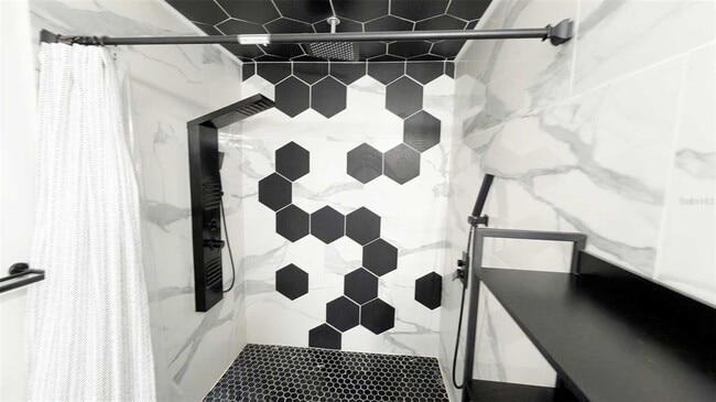 Building Photo - 1414 E Harding St