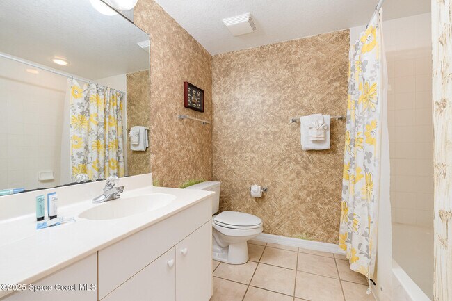 Building Photo - 8871 Lake Dr