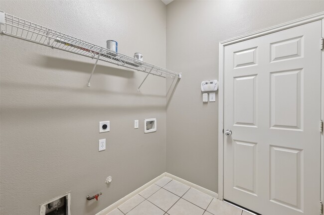 Building Photo - 6431 Applewood Forest Dr