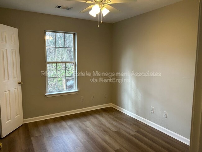 Building Photo - 819 E Solomon St