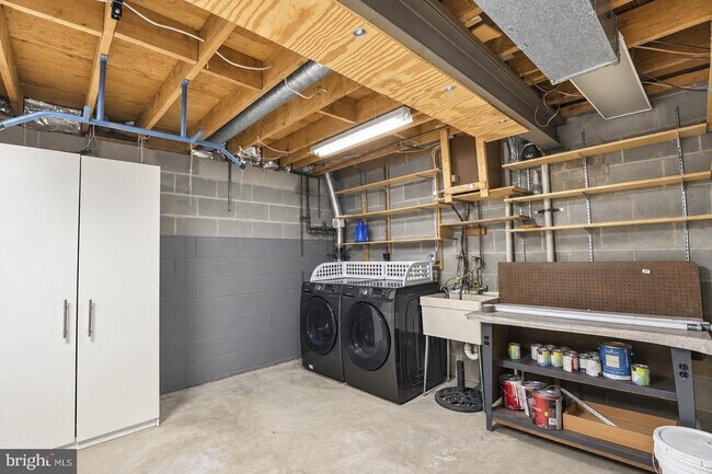 Building Photo - 6049 Forrest Hollow Ln