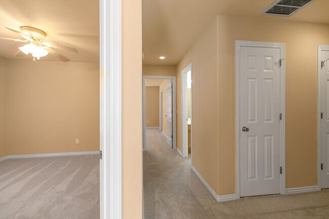 Building Photo - Cute 4 Bed 2 Bath Home in Bentonville School District