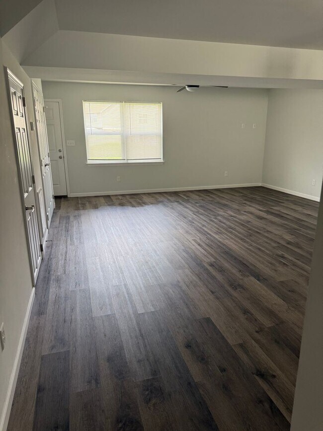 Building Photo - 138 Delano Dr