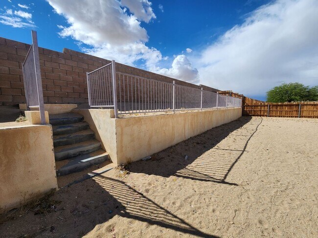 Building Photo - Beautiful 3 Bedroom 2 Bath!
