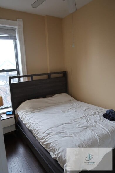 Building Photo - 1547 W Blackhawk St