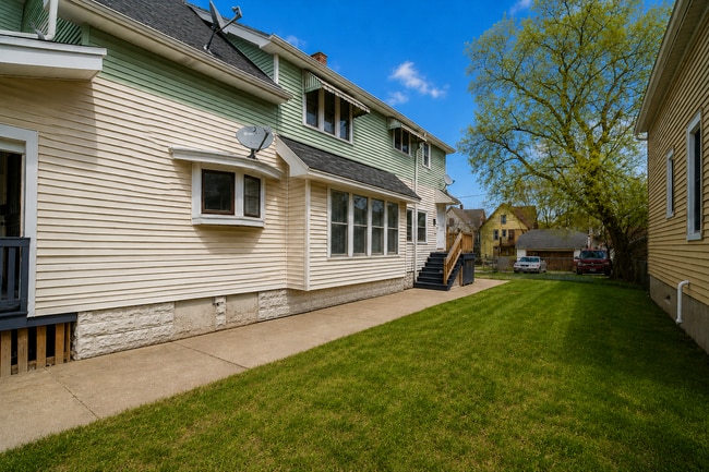 Building Photo - 3180 N 15th St