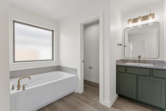 Building Photo - 2033 Gulf Pr Ln