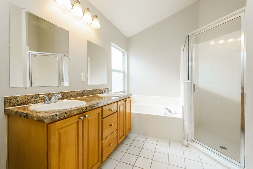 Building Photo - 1718 Putney Cir