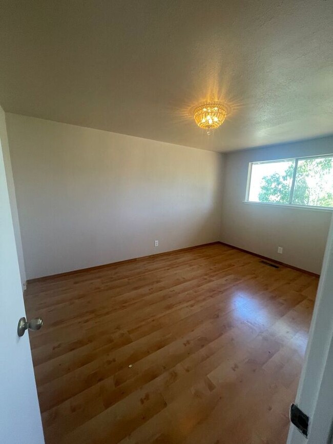 Building Photo - Available NOW!....Washoe Valley Family Hom...