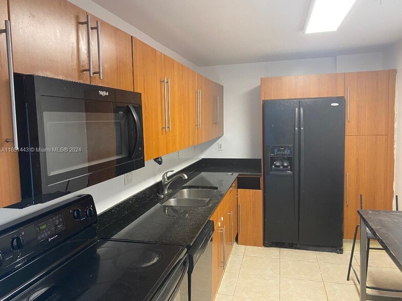 Building Photo - 3001 S Ocean Dr