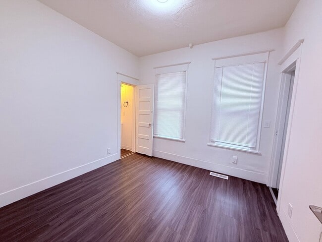 Building Photo - Charming 4BR with Modern Updates & Large Fenced Yard in SE Portland!