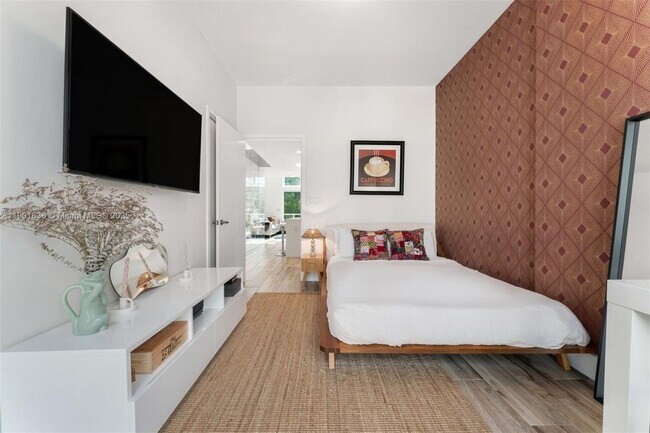 Building Photo - 455 NE 39th St