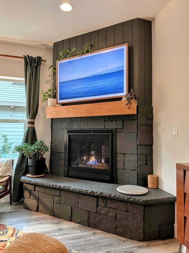 Building Photo - Stunning home available in Stone Creek!  Must see the interior!