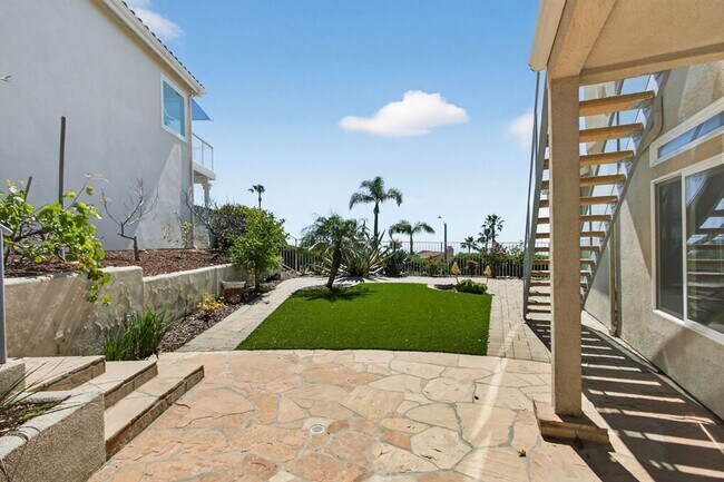 Building Photo - The Ultimate Coastal Escape: 3 Bedrooms with Panoramic Ocean Views in Gated Waterford Pointe!