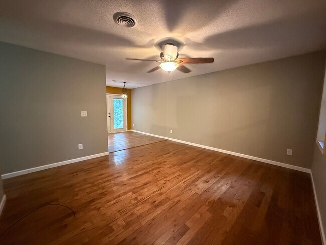 Building Photo - 32 Brown Ln