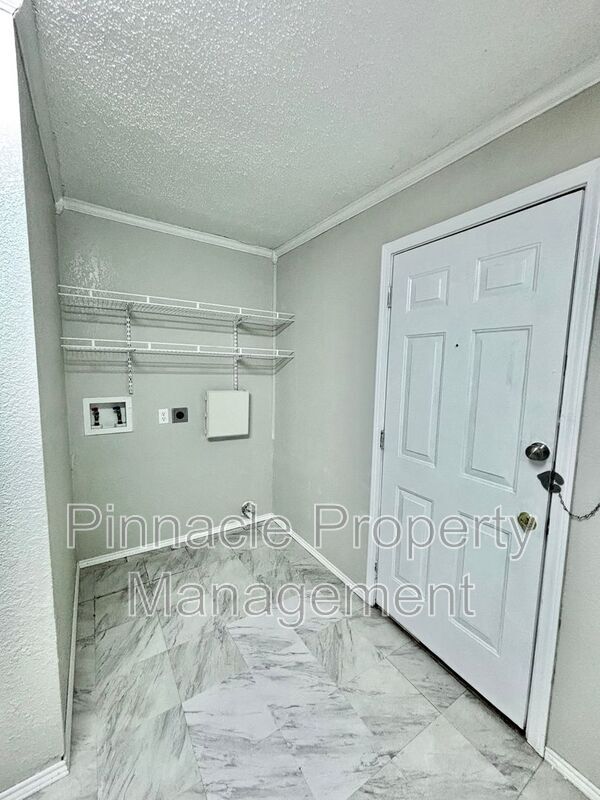 Building Photo - 1102 E 23rd St