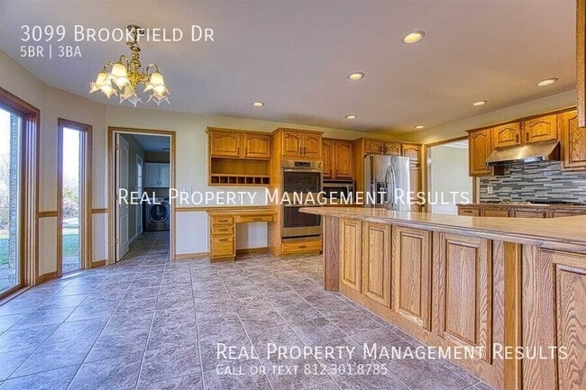 Building Photo - 3099 Brookfield Dr