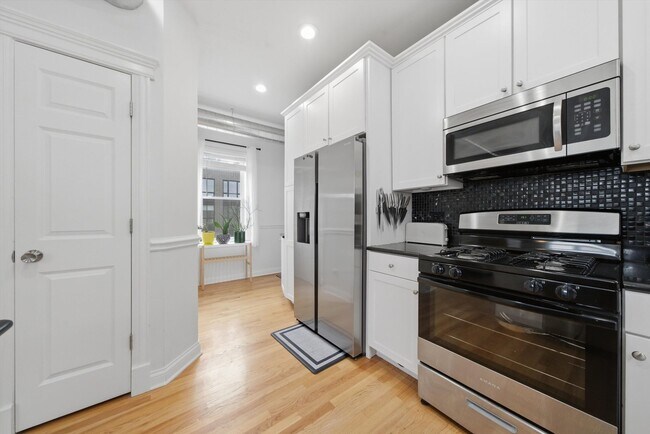 Building Photo - 5302 N Winthrop Ave