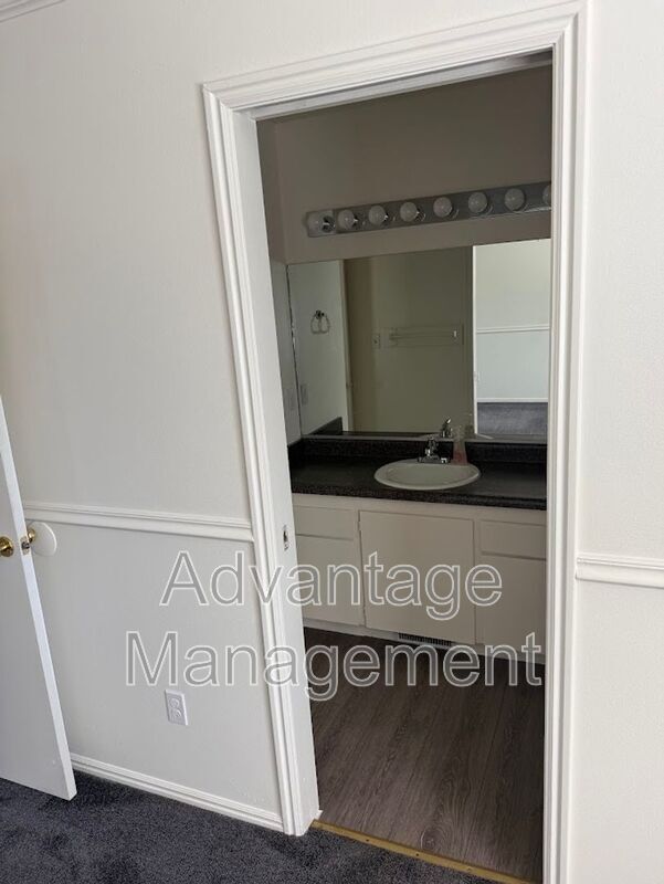 Building Photo - 927 S 1635 W St