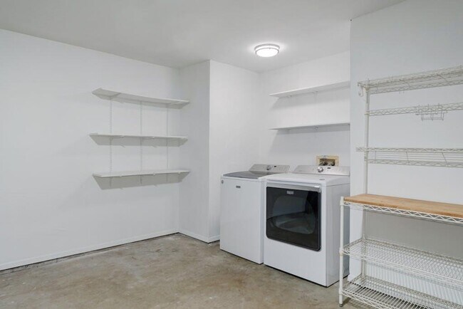 Building Photo - 602 Apache Trail