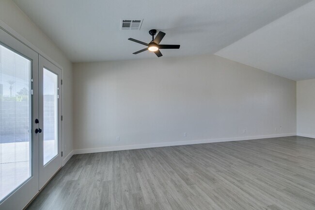 Building Photo - Charming Single-Story 3 bed Home with RV P...