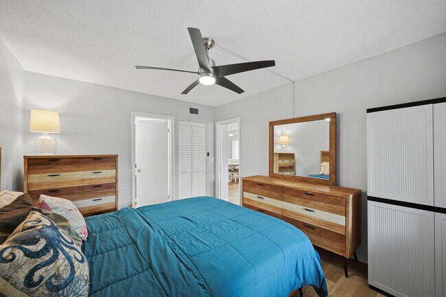 Building Photo - 3401 Spanish Trail