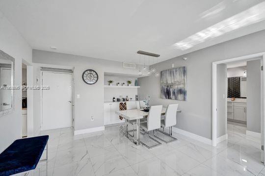 Building Photo - 20515 E Country Club Dr