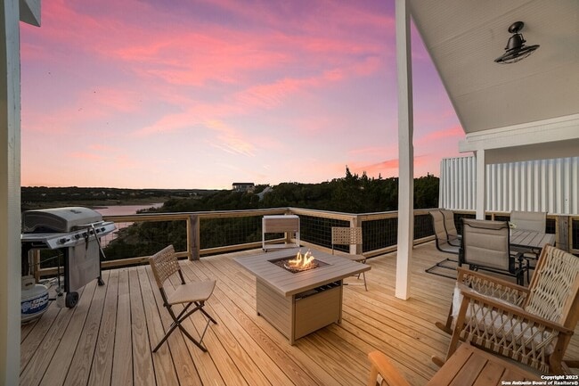 Building Photo - 693 Riviera Dr