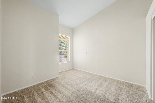 Building Photo - 1068 W Glenmere Dr