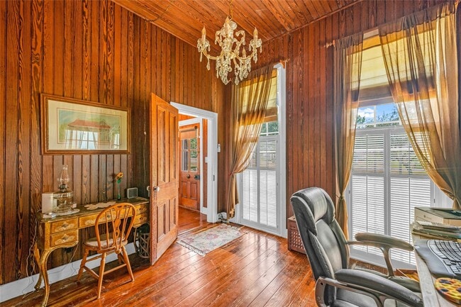 Building Photo - 813 Nelson Ave