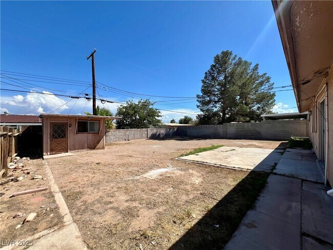 Building Photo - 801 Carpenter Dr