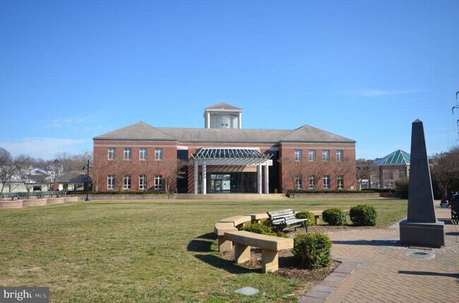 Building Photo - 815 Branch Dr