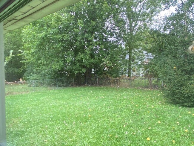 Building Photo - 3 Bedroom Ranch Home