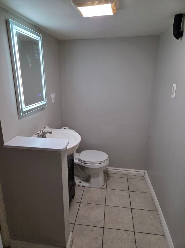 Building Photo - 2847 W 25th Pl