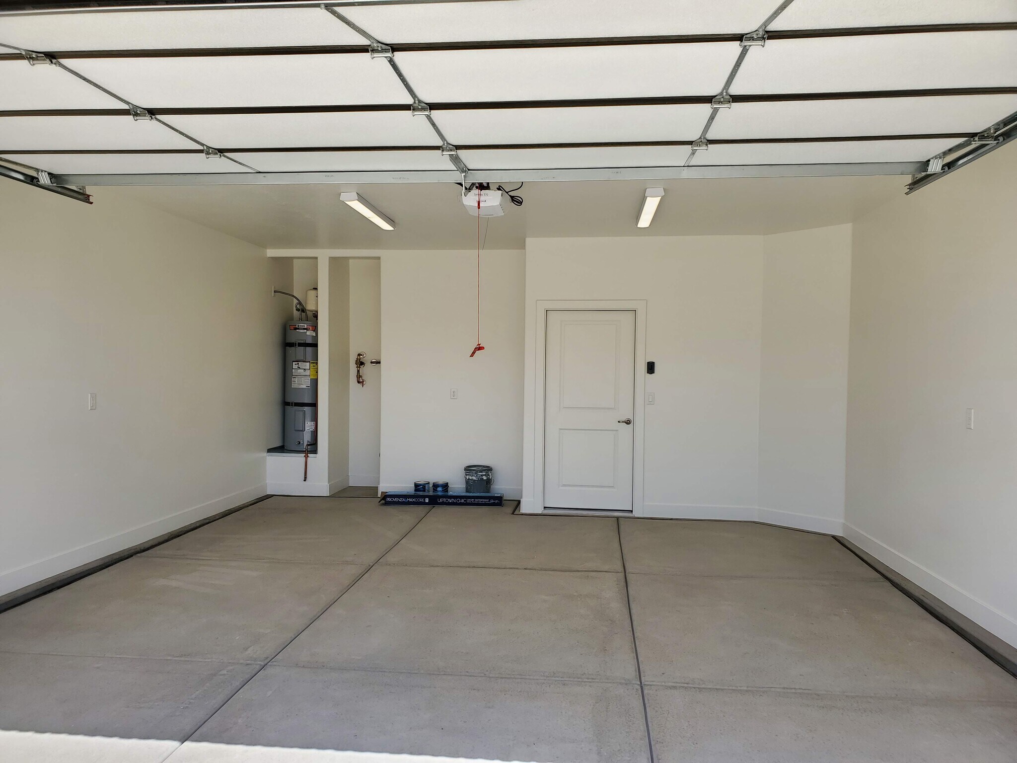 2 Car Garage - 538 Stewart Crk Cv