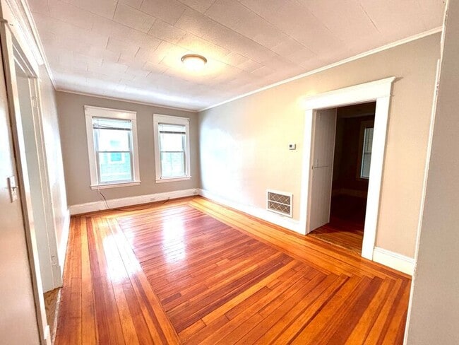 Building Photo - 19 Ellen Ave