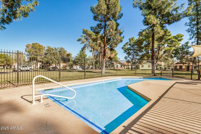 Building Photo - 5136 E Evergreen St